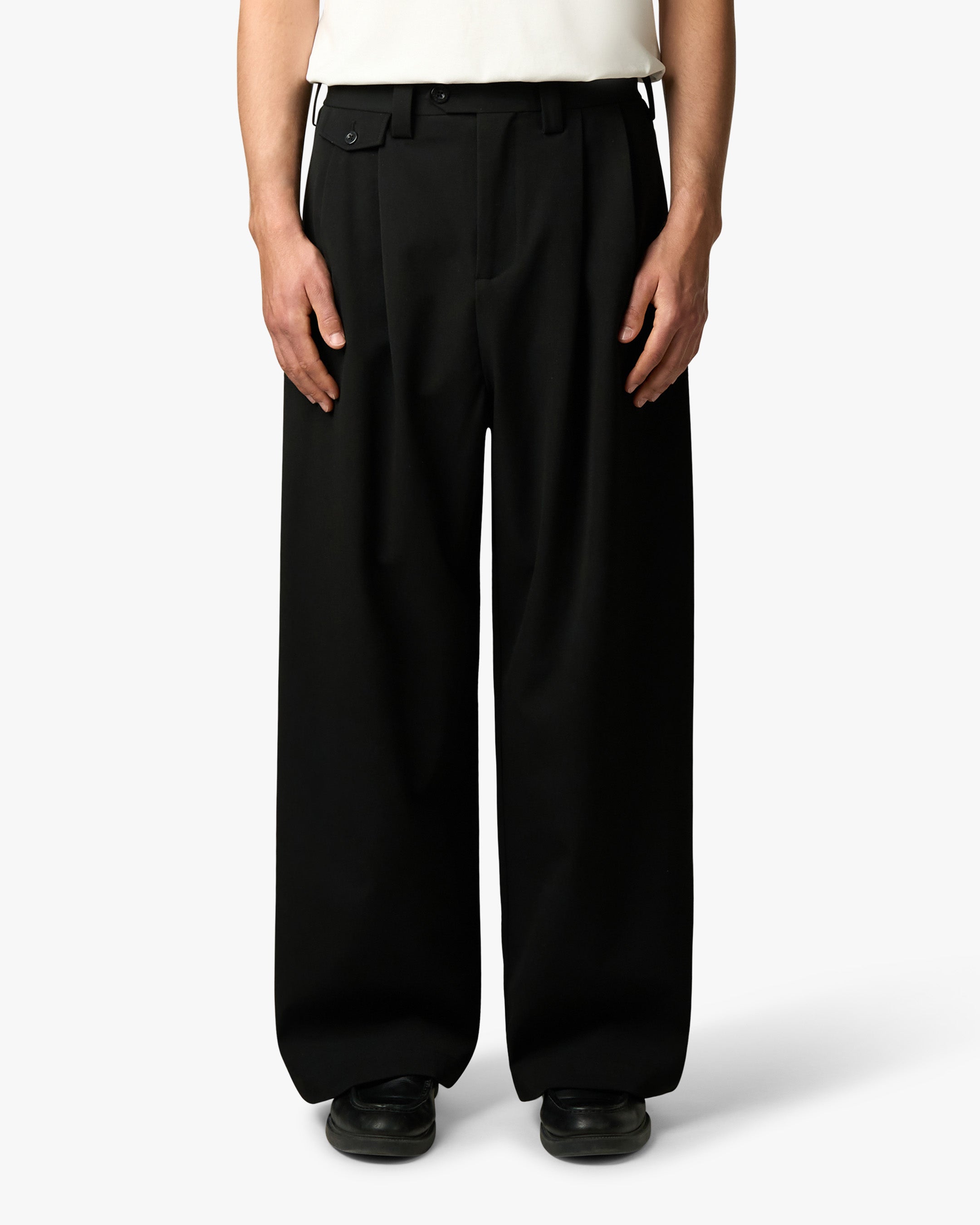 Ambra Pleated Loose-Fit Pants | Black