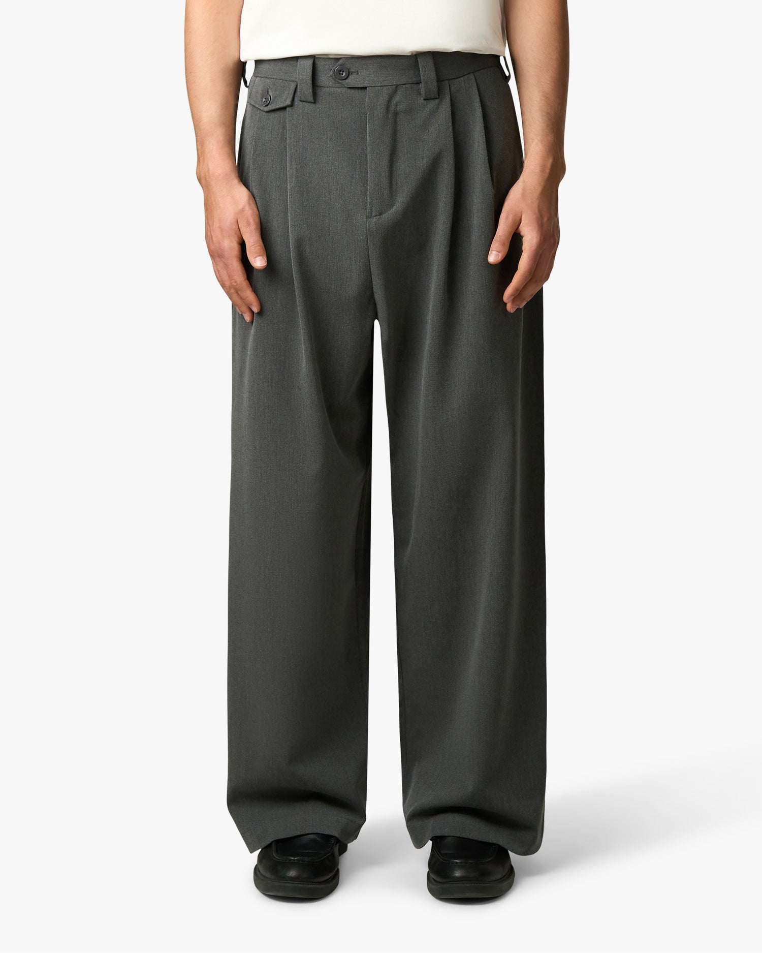 Ambra Pleated Loose-Fit Pants | Dark Grey Melee